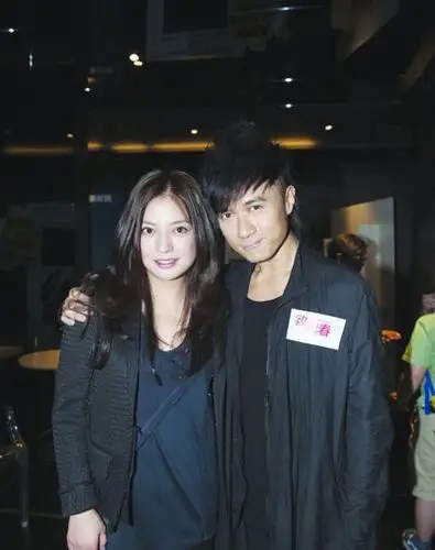 赵薇来港拥抱老友古巨基