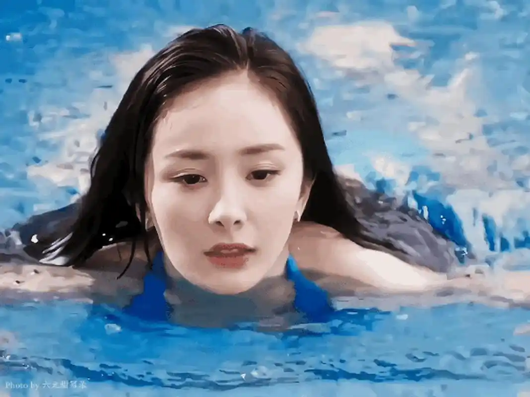 杨幂游泳,身材确实好