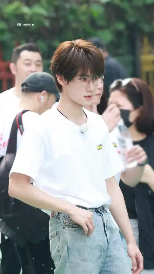 张真源奔跑吧##张真源新歌##张真源高会##张真源表情包##张真绿海