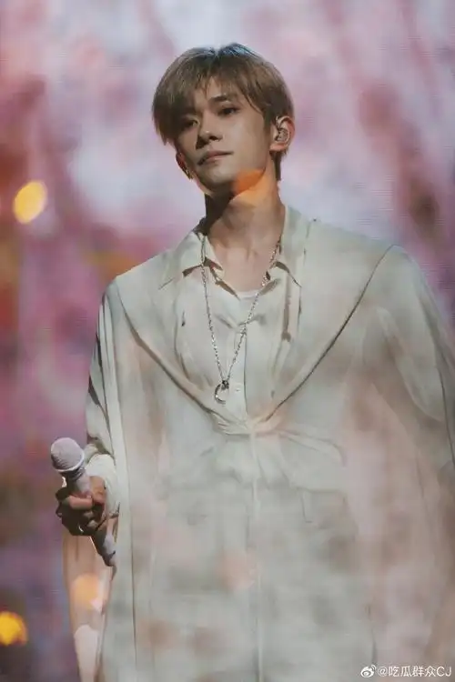 易烊千玺的演唱会很"高冷",无论是消息偷跑后需要媒体发文科普"礐嶨"