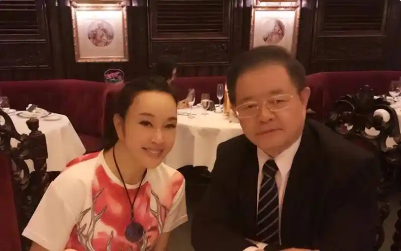 刘晓庆老人打扮不装美!
