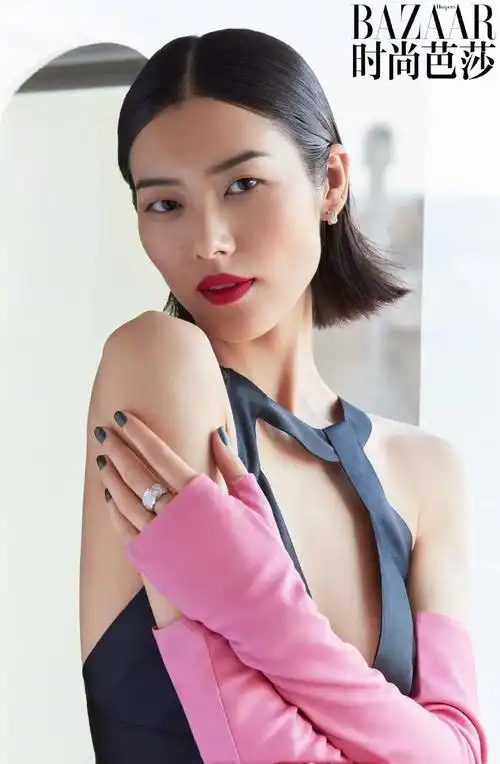 大表姐刘雯短发又美又攻, 新杂志出封成人形种草机! 丨今日美图