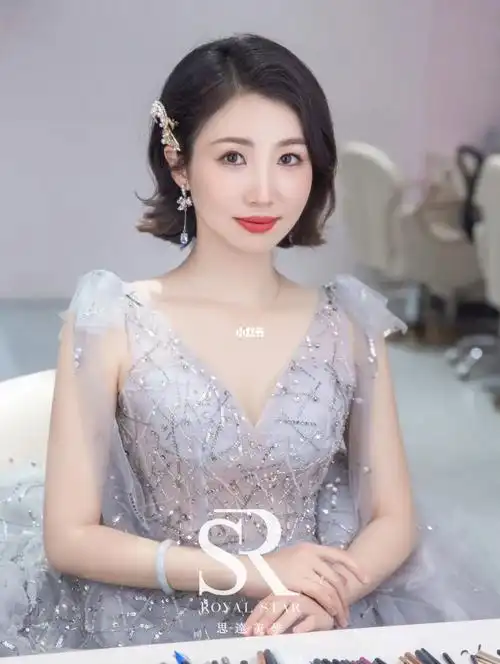 短发敬酒服温文尔雅搭配淡紫色礼服 大气姐妹们短发不非要盘起来济南