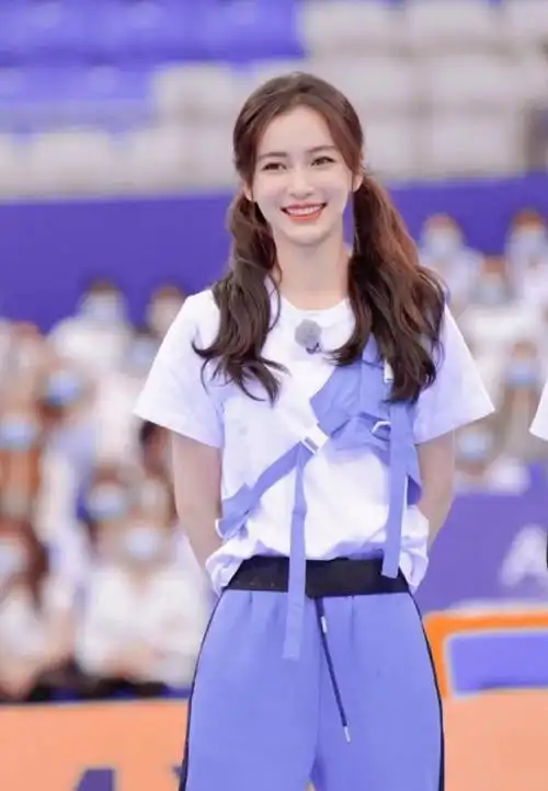 杨颖八个字介绍跑男11季主题##奔跑吧##杨颖说第十一季奔跑吧如约