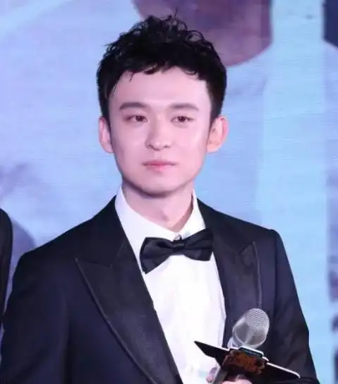 董子健为什么20岁能获影帝,了解一下他的家庭背景你就知道了