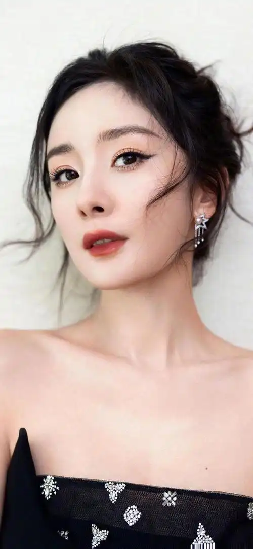 然而,有一群女星却以其迷人的美貌和凶相让人难以忘怀.