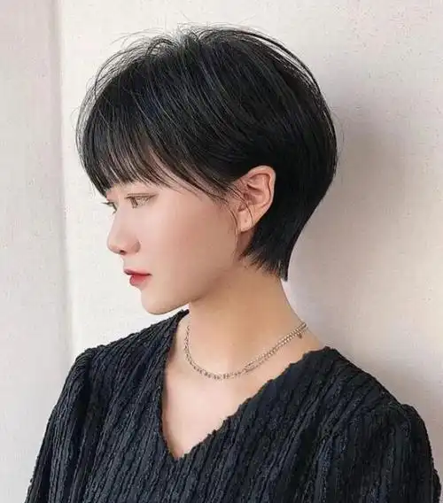 2021超短发型图片女减龄 时尚减龄美得不动声色