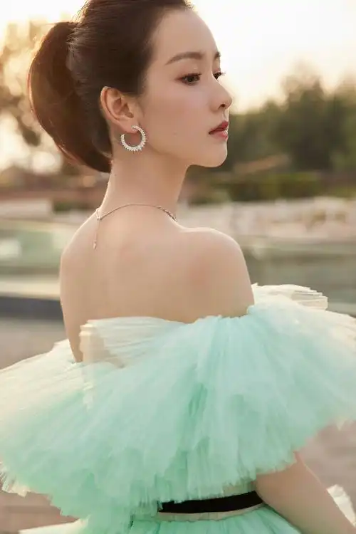 美女图——陈都灵