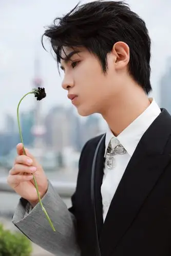 黄明昊双色拼接西装帅气图片写真36