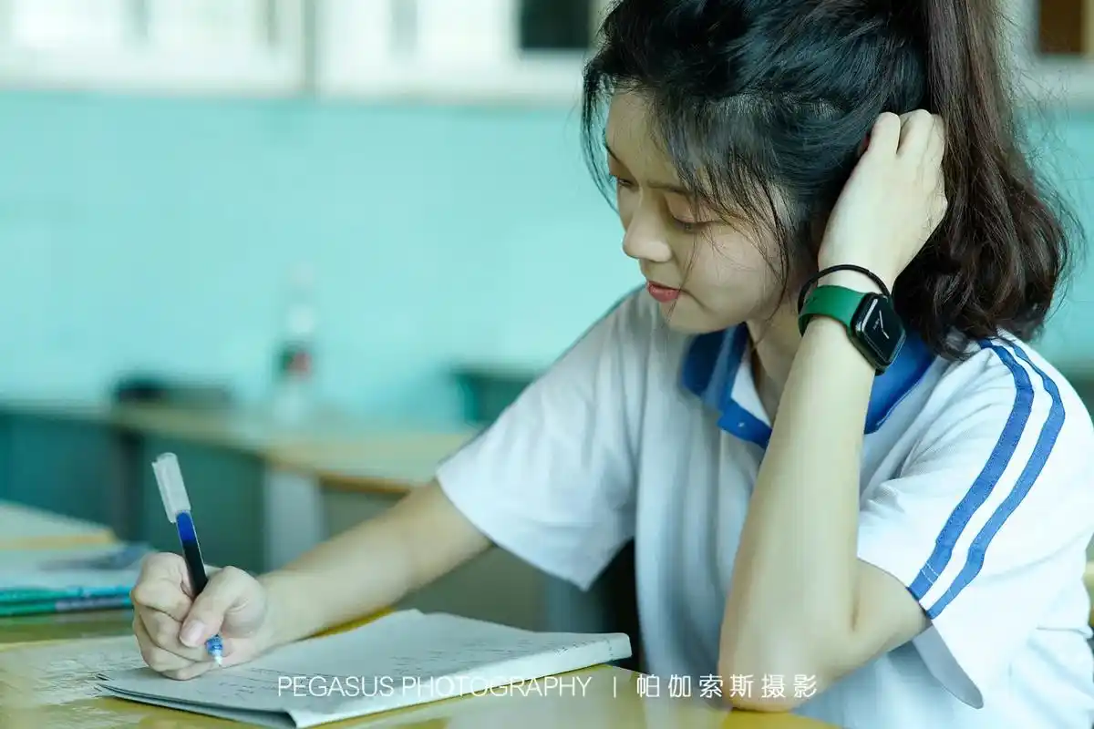 校园闺蜜写真."和你们相遇的日子永远青春闪耀"#青春的样子 - 抖音