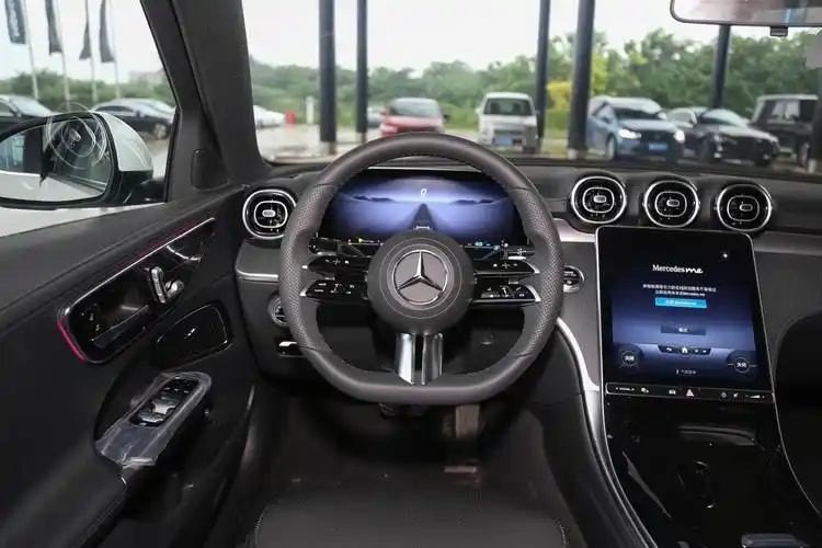 奔驰c级壁纸_奔驰c级_奔驰c级内饰图片_104/4632张图片_奔驰c级黑色