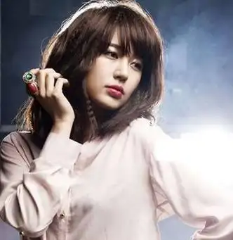 女生玉米须烫锁骨发发型图片 女生玉米须短发烫发型图片