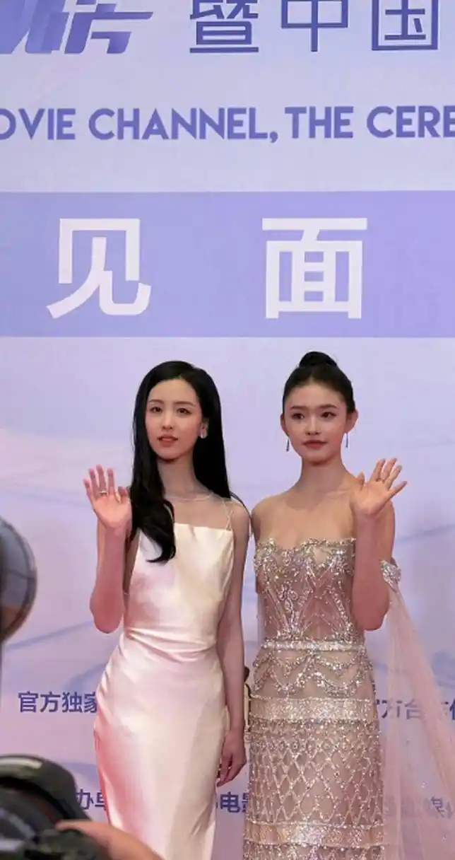 陈都灵和林允同框生图流出,看起来两人身高差不多,没有特定角度的情况