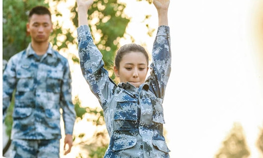 佟丽娅真正男子汉2叠被子 获网友点赞好标准的豆腐块