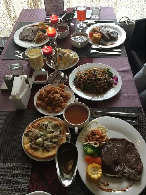 和你闺蜜一起去吃西餐,让她见证了一下我们的甜蜜时刻