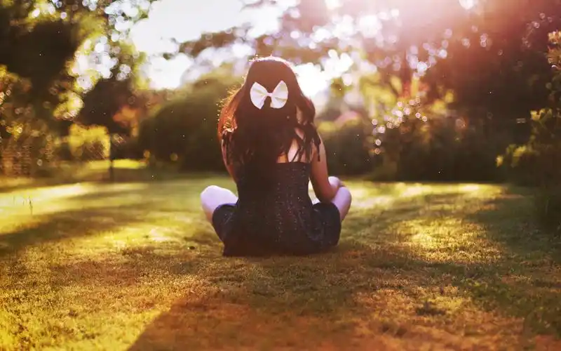 美女,背影,安静,伤感,静谧,孤独,悲伤,蝴蝶结,心情美女壁纸图片