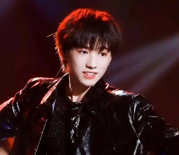 虽然原版本是李斯丹妮与艾菲演唱的,但是时代少年团的宋亚轩成功把这