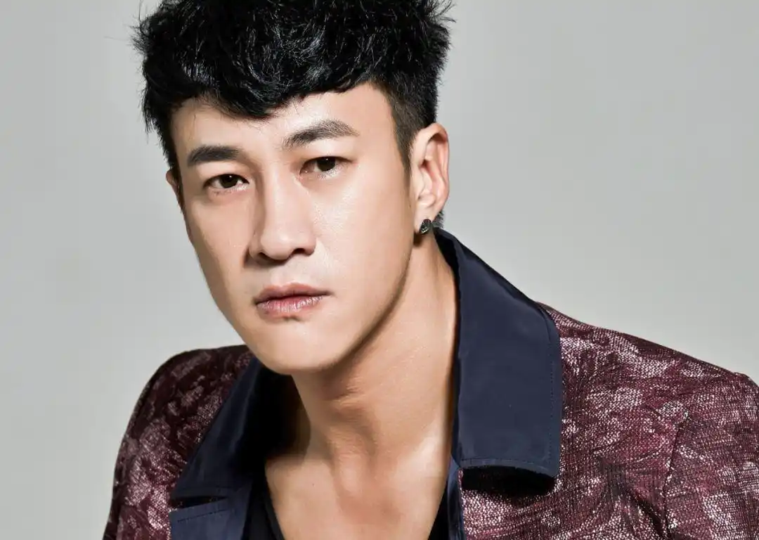 娱记上线:何润东私下?董子健不在乎形象?李冰冰和别家助理搭话?