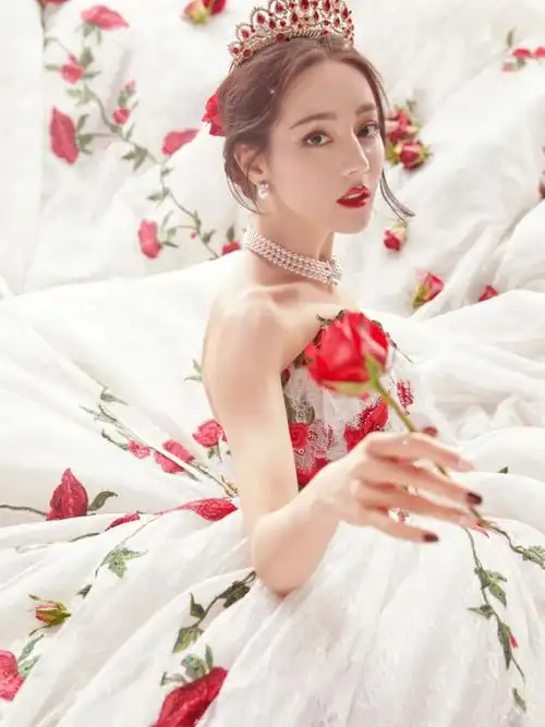 带你走进热巴的玫瑰庄园变身玫瑰公主