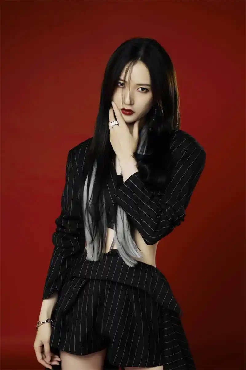 吴哲晗首支个人单曲《dont let me down》上线 破而后立