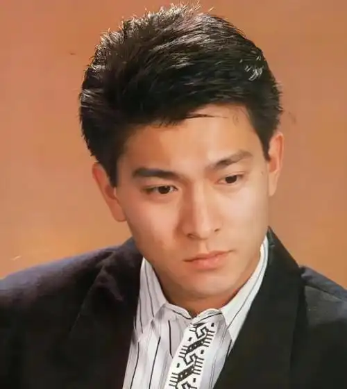 刘德华怎么也想不到当年随口亲的婴儿居然差点把他踢下神坛