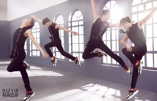 黄轩芭莎情人节封面曝光 轻盈舞步展温柔男友力