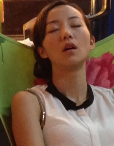 小s睡觉张嘴露门牙超搞笑,明星睡照baby最糗王俊凯姿势最销魂