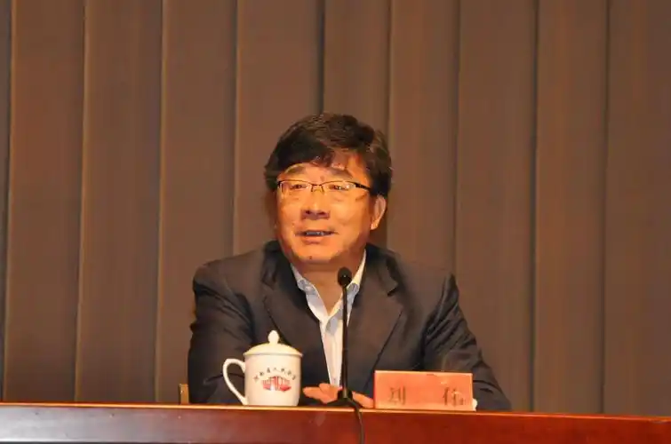 河南省工商联第38期豫商课堂举办 中国人民大学校长刘伟应邀作报告