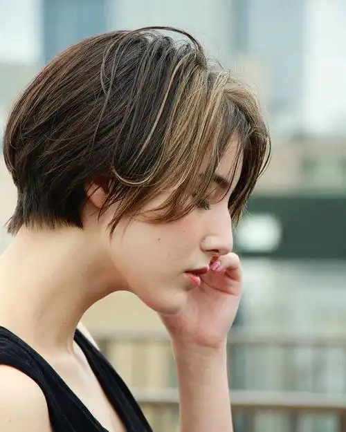 初二女生哪种短发好看,这几种要试试,让你心满意足