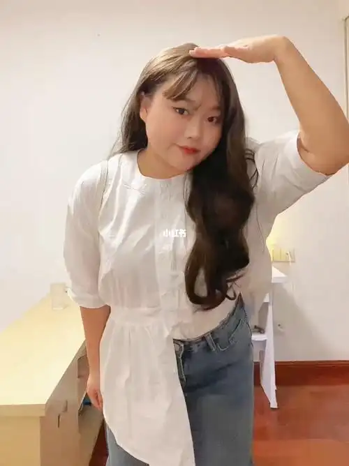 苹果型身材7515身高:153cm 体重:120斤胸围:86cm   腰围76cm臀围