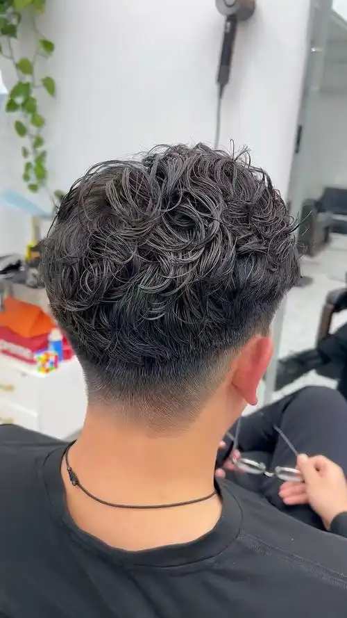 男士纹理定位烫发 男士发型, 一直都是男士们很经典帅气的一款发型