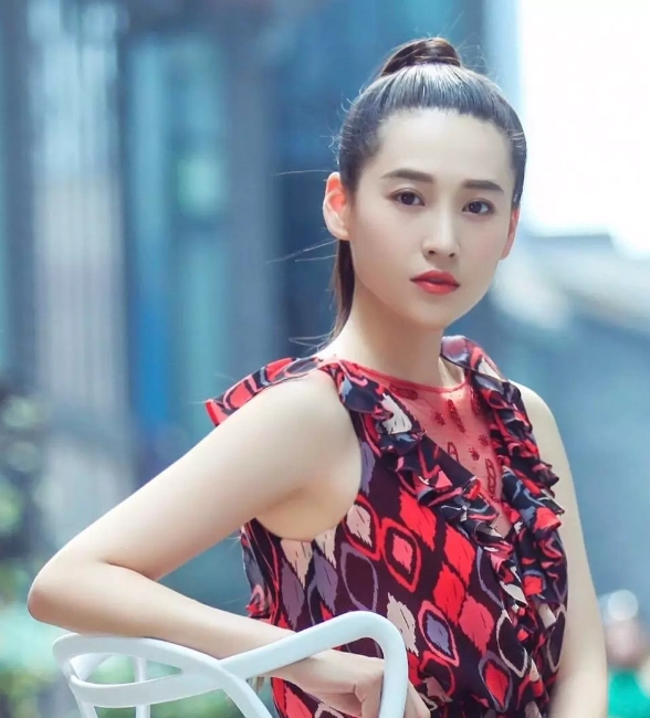 还记得《家有儿女3》的"夏雪"吗?如今31岁的她变漂亮了!