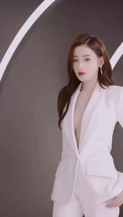 1990年10月28日出生于黑龙江省绥化市,中国内地影视女演员#张天爱