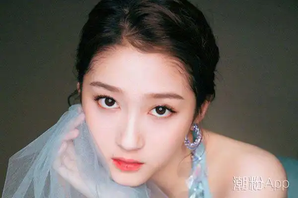 郭俊辰和关晓彤同班吗 北影新生开学俊男美女云集