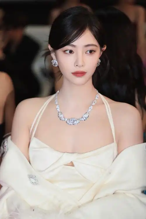 许佳琪的秀场日记