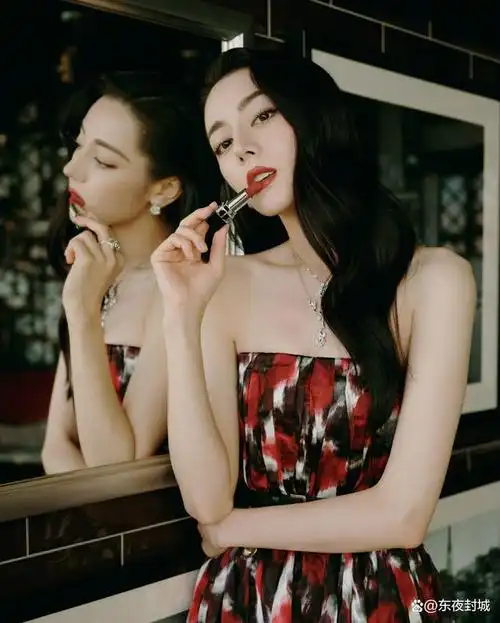 迪丽热巴赵露思抢新剧女主,看来今年迪丽热巴两部剧确实都扑街了