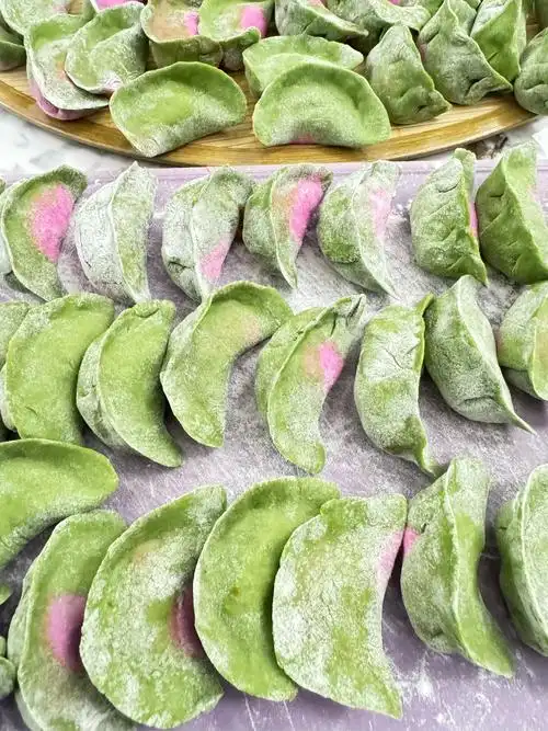 随手拍年味#春节包彩色饺子,每一个饺子都承载着我对新一年的美好