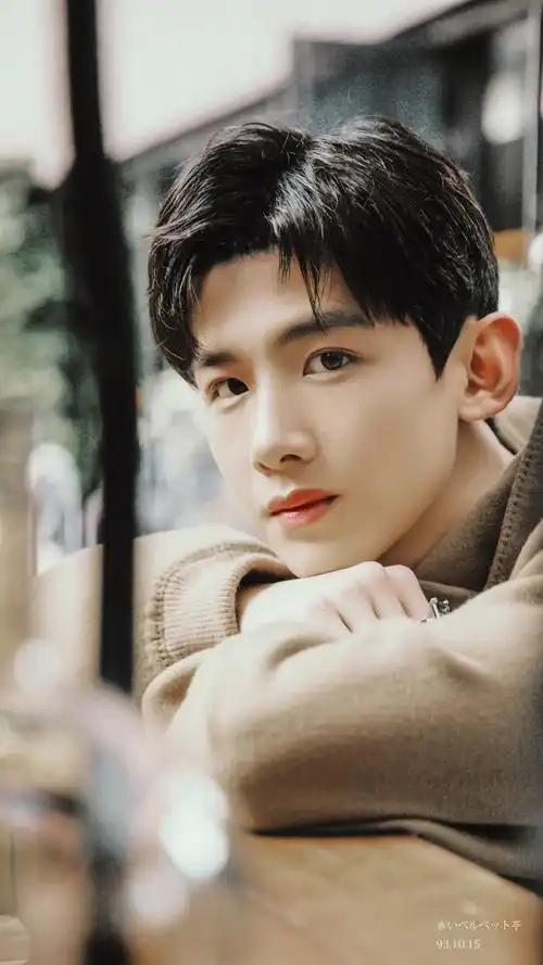 白敬亭 cr:红色丝绒亭