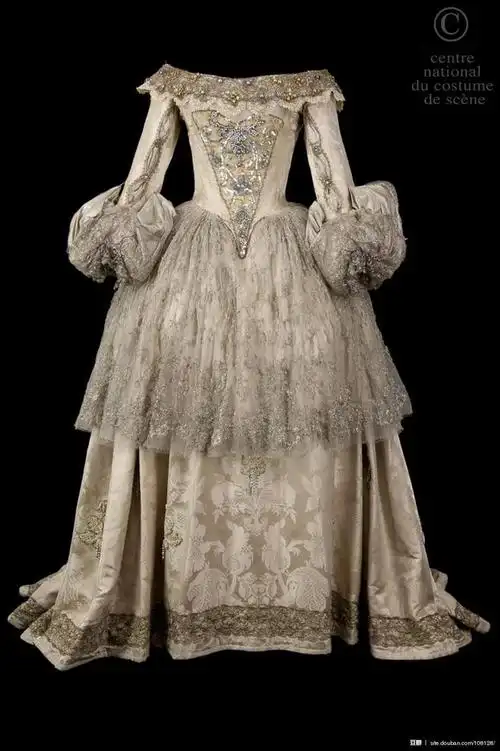 01:18:326965814570417913856-西方皇室 宫廷服装 (329)b素材-欧洲