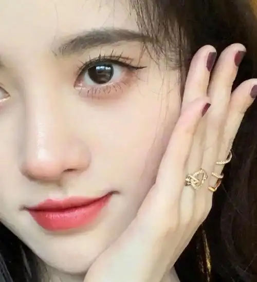 坚持涂真的有效 虽然比不上鞠婧祎 但是有一次我化妆我妈以为我带的是