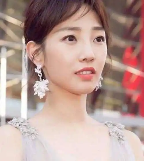 "京圈太子妃"白百合:傻白甜的上位之路,没有我们想的那么简单_白百何