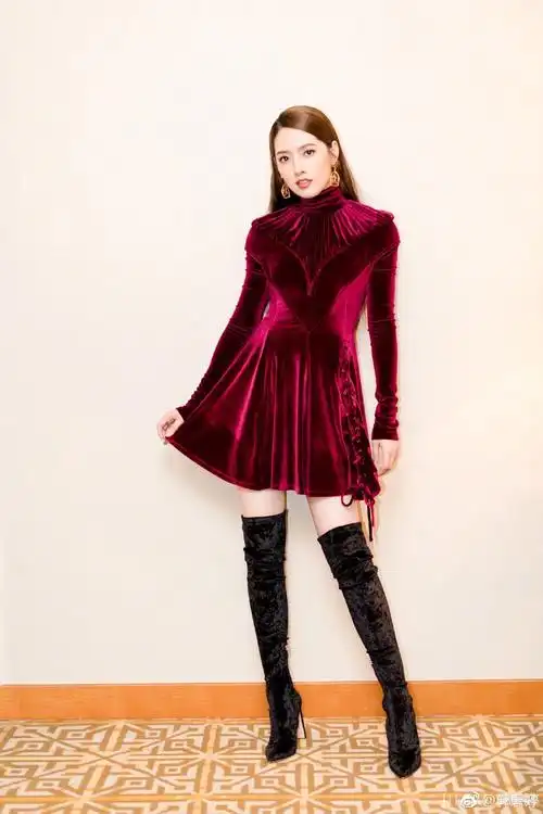 郭碧婷长发礼服简直又是女神范十足!