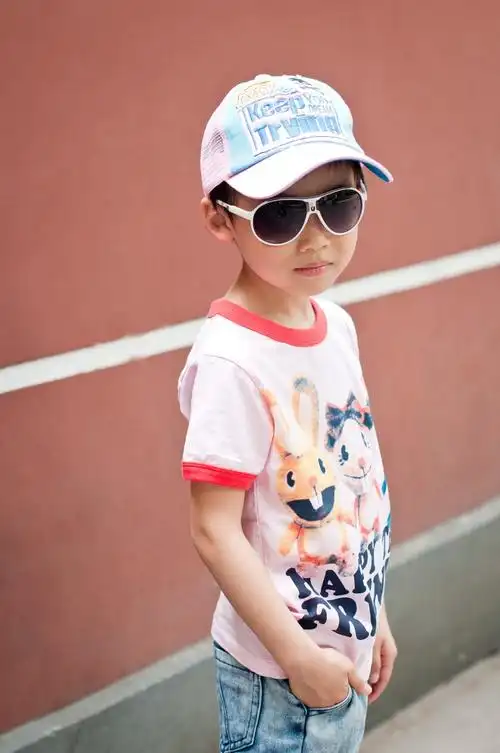 【图片2】帅气小男孩.--蜂鸟论坛照片套图