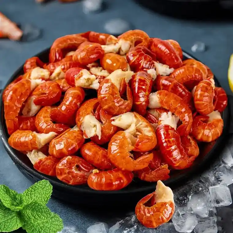 小龙虾拌面历时40分钟手工剥的虾仁麻辣鲜香