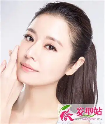 女生露额头扎发发型图片既清爽甜美又显俏皮活力感