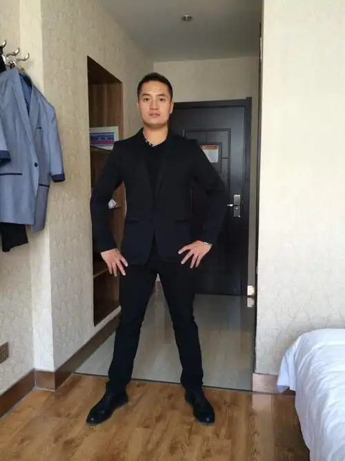 他身高176厘米 体重 134斤 家里