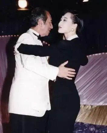 赌王二太接纳三四太,却容不下大房和利智,皆因二人击中男人死穴