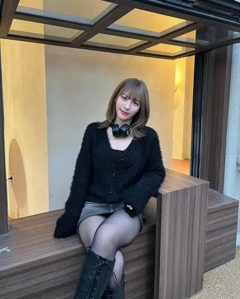 黑丝袜配长筒靴,有着让人无法抗拒的魅力#日常穿搭