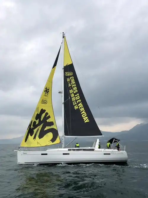 其它 朕忠的美篇 写美篇赛道小插曲,两艘帆船在同行方向中靠拢,风力大