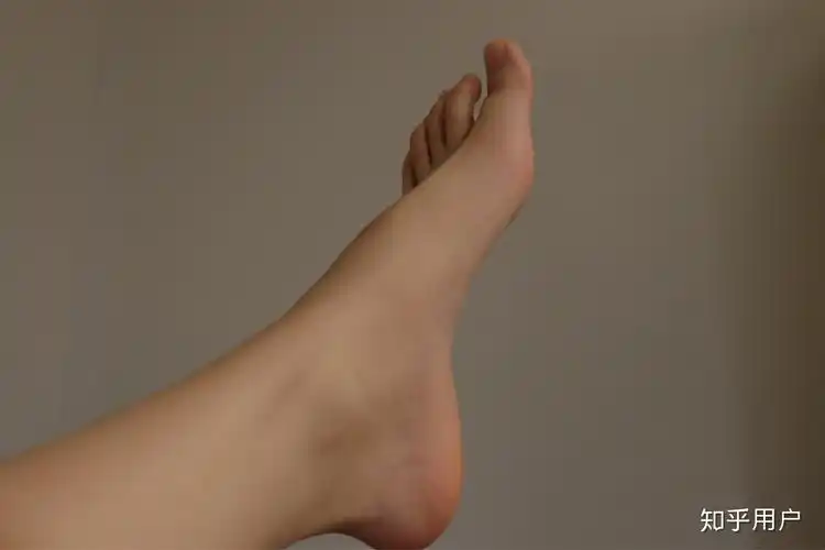 女生有一双小脚多有好看